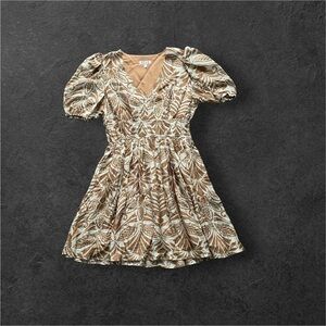 TCEC
NWOT
SIZE S
Elegant Brown Patterned Dress